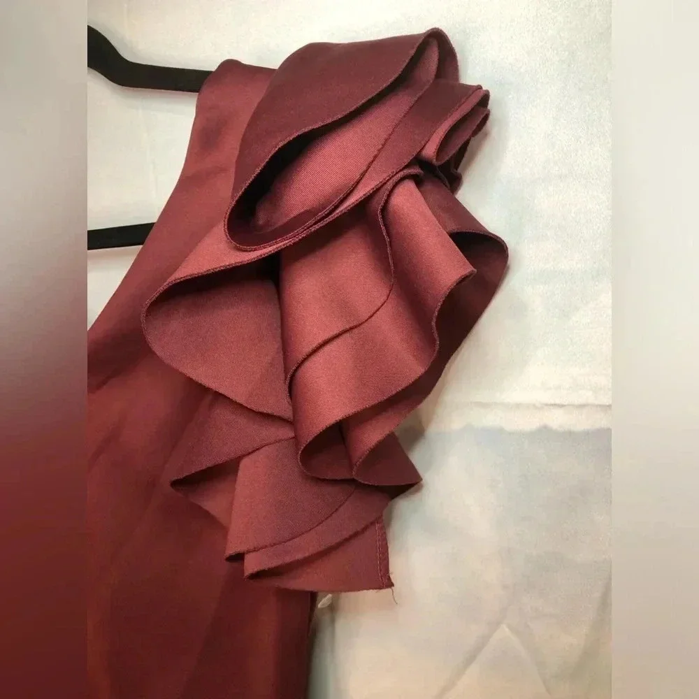 💥🌹Burgundy Flutter/Ruffle crop top size Small and Medium￼🌹💥